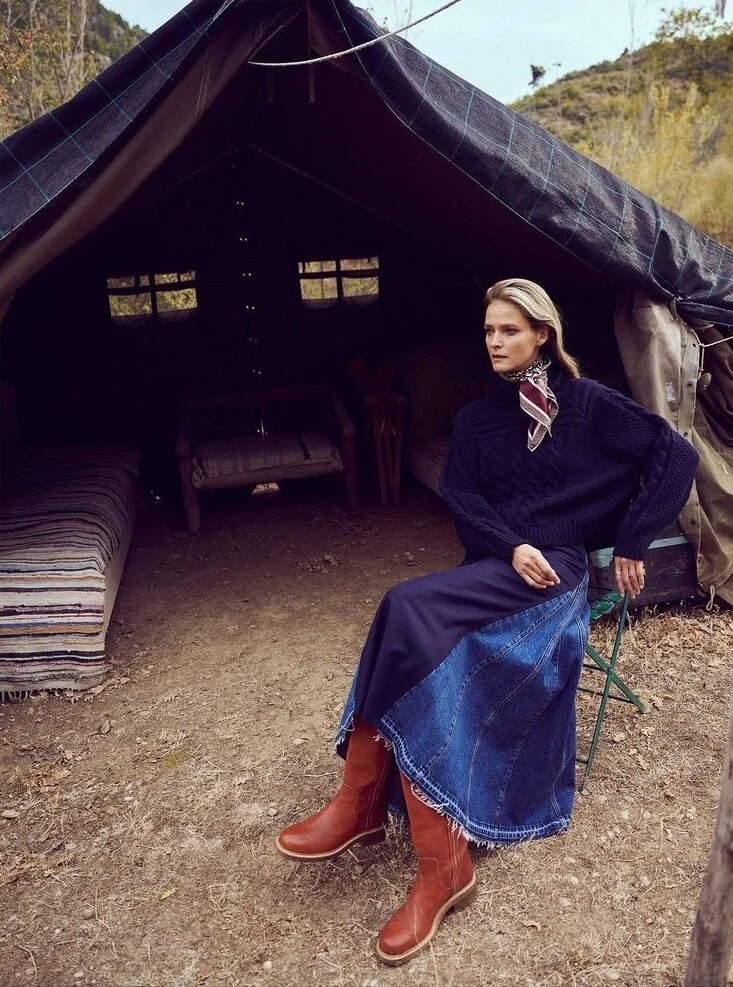 女性情報誌 Vogue Greece October 2021 Carmen Kass Carmen Kass Feels the Earth for Vogue Greece October 2021